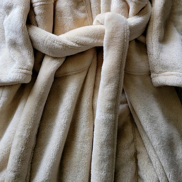 "Cozy Robe" - Picture 3 of 4